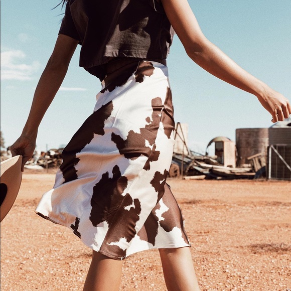 スカート COW PATTERN SUEDE LIKE SKIRT COW PATTERN SUEDE LIKE SKIRT Sサイズ Suede Cow Print Skirt 2025